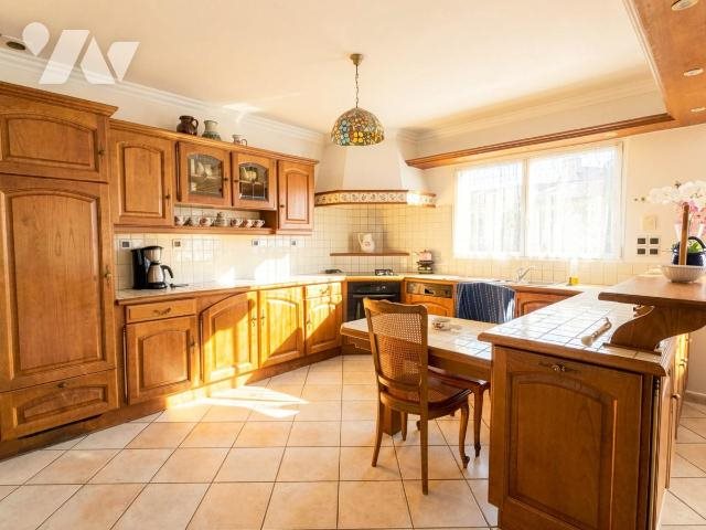 Maison à vendre, 140m², Le Cloître-Saint-Thégonnec