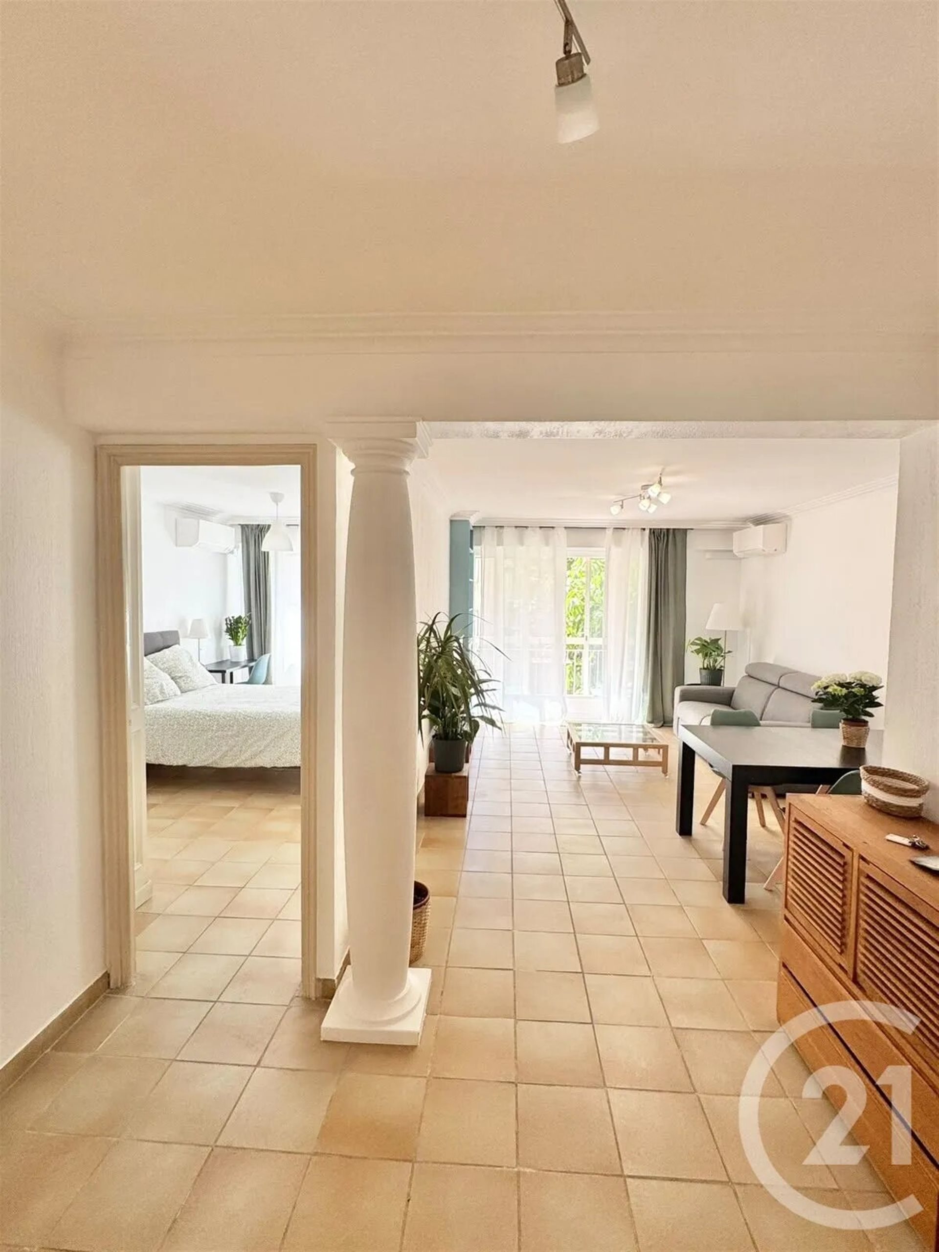 Appartement à louer, 74m², Antibes