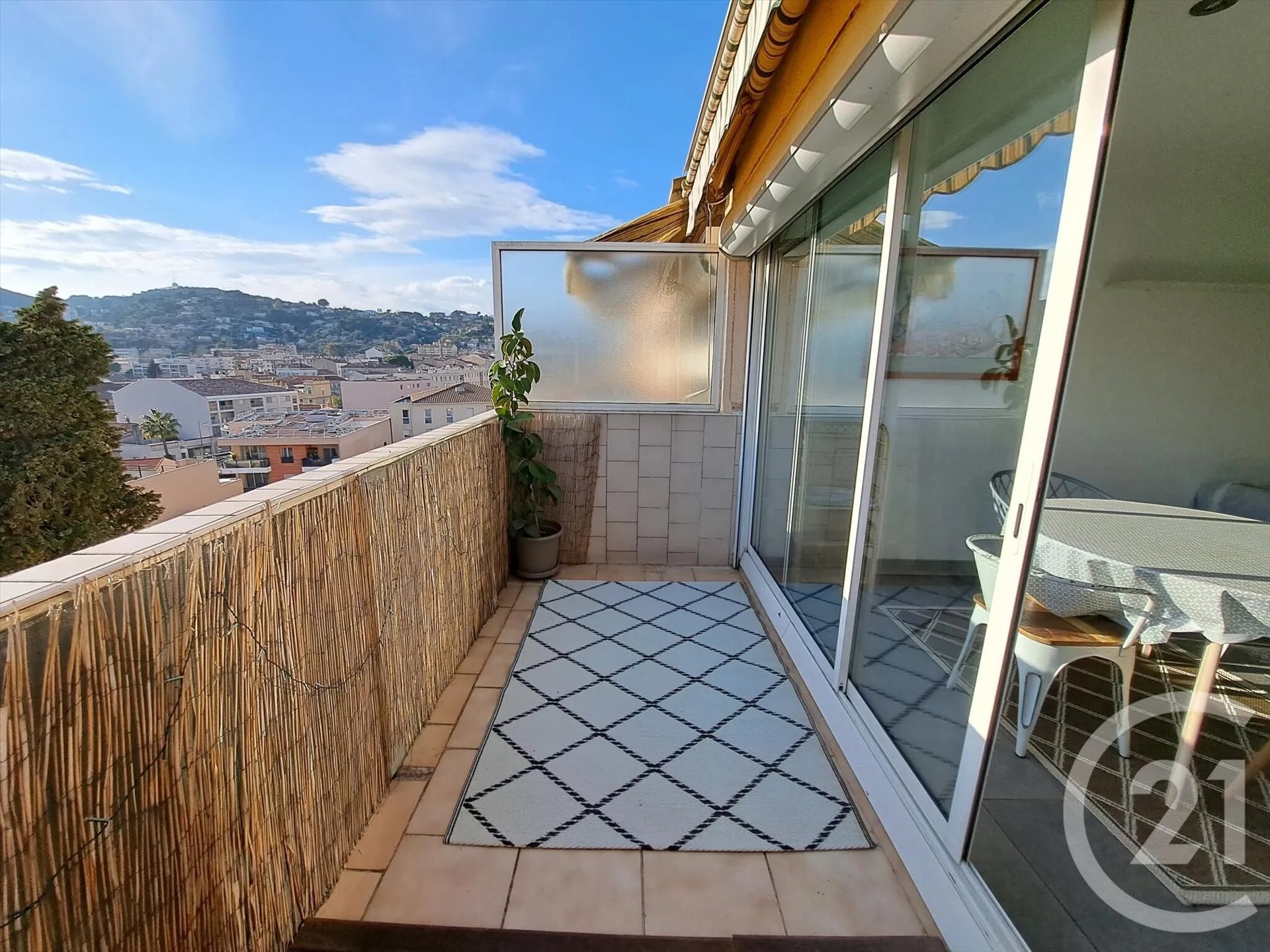 Appartement à louer, 78m², Vallauris