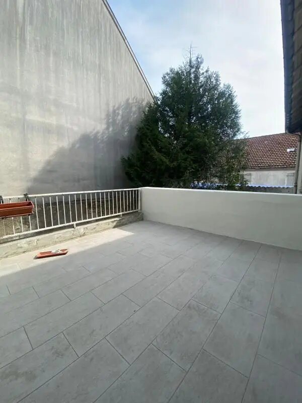 Appartement à louer, 123m², Neufchâteau