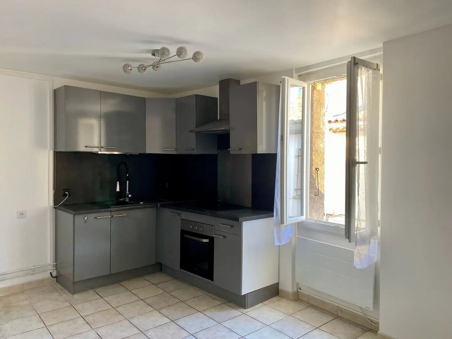 Appartement à louer, 37m², Pélissanne
