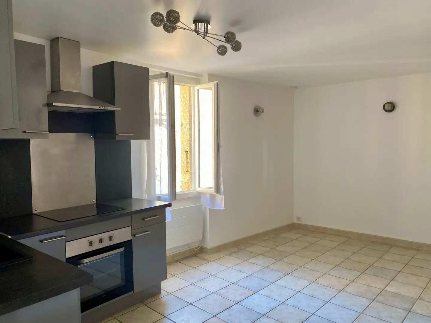 Appartement à louer, 37m², Pélissanne