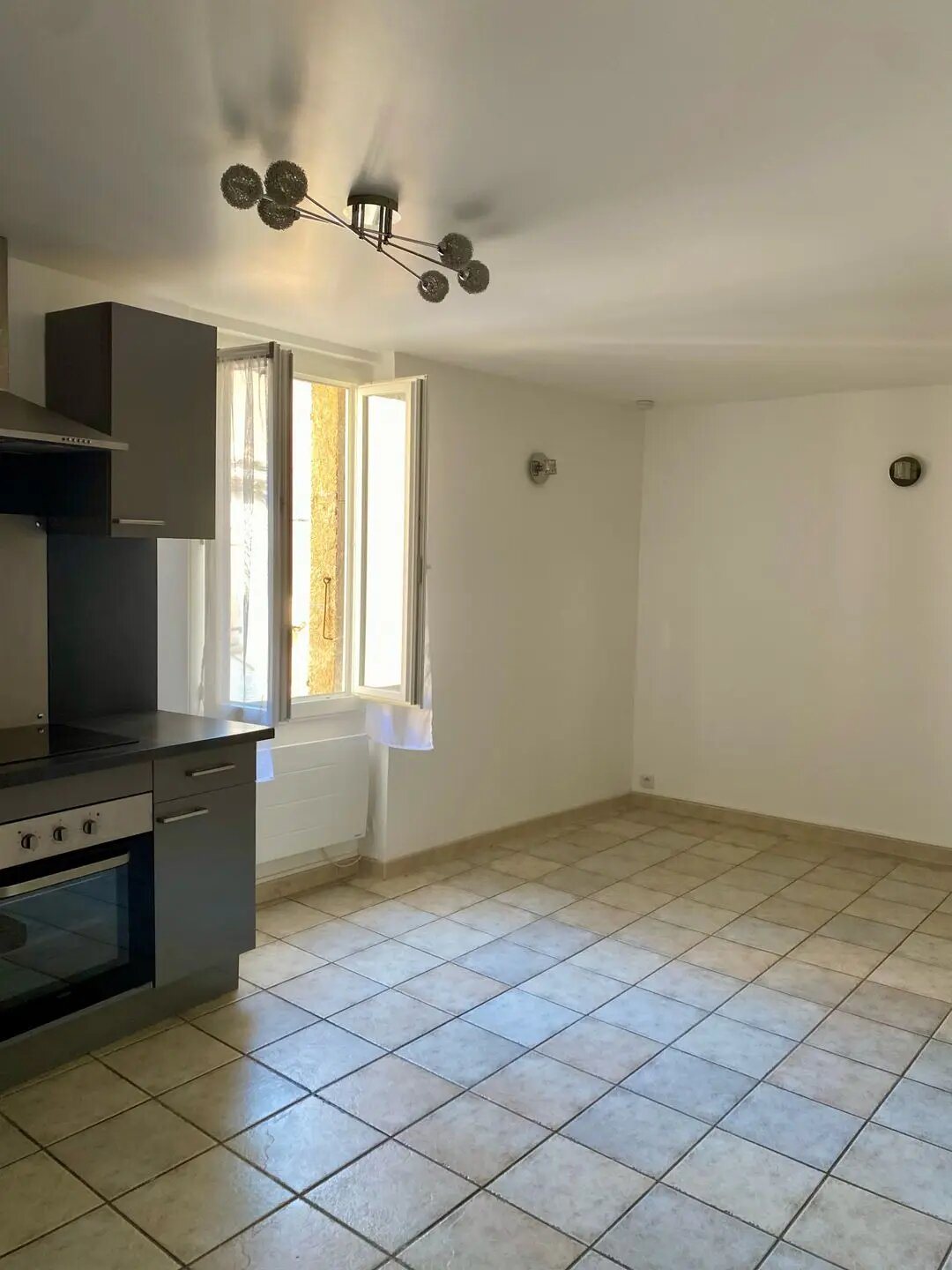 Appartement à louer, 37m², Pélissanne