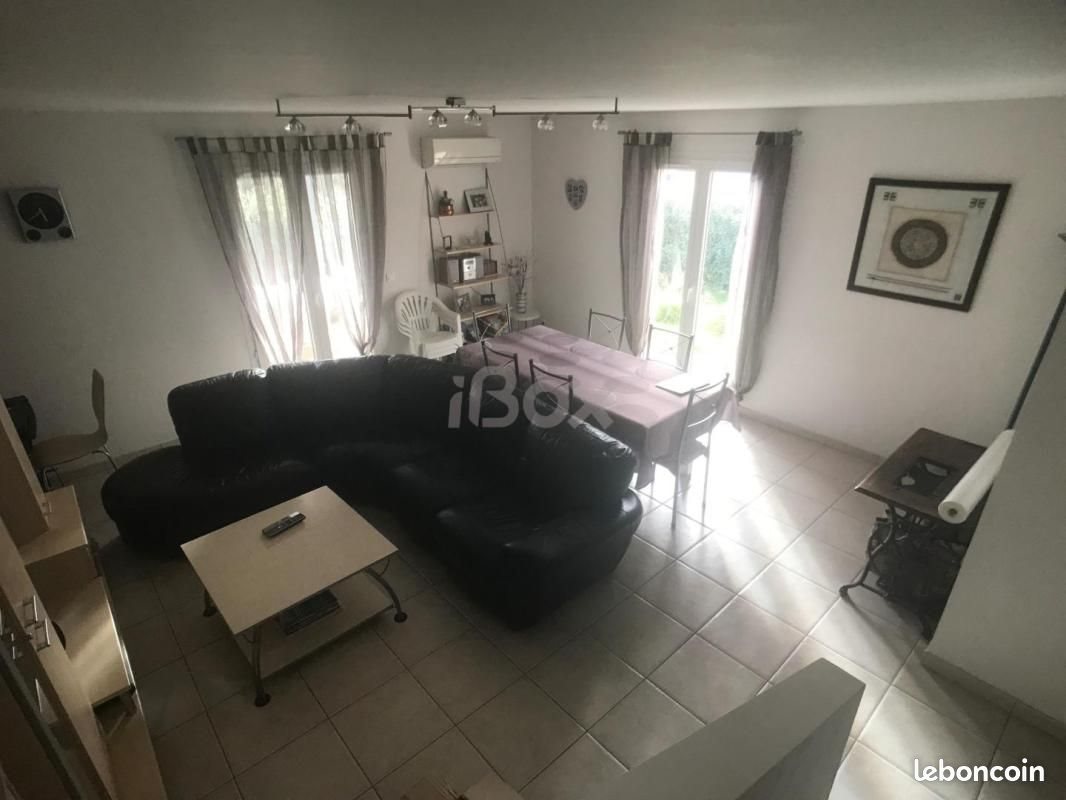 Maison à louer, 91m², Cuers