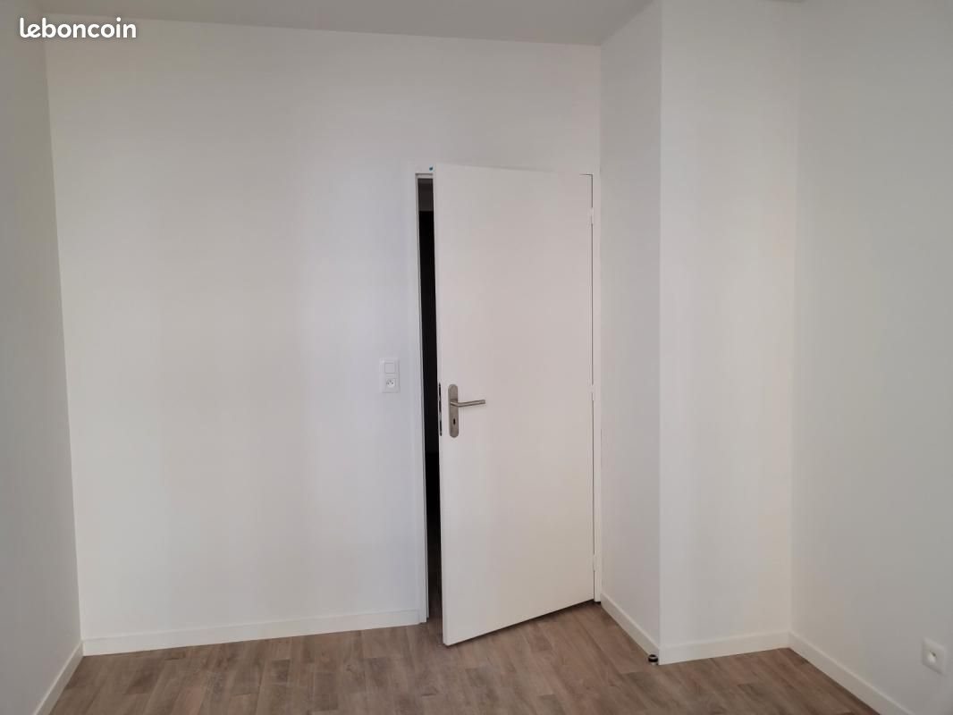 Appartement à louer, 75m², Sedan