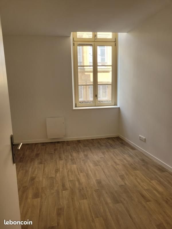 Appartement à louer, 75m², Sedan