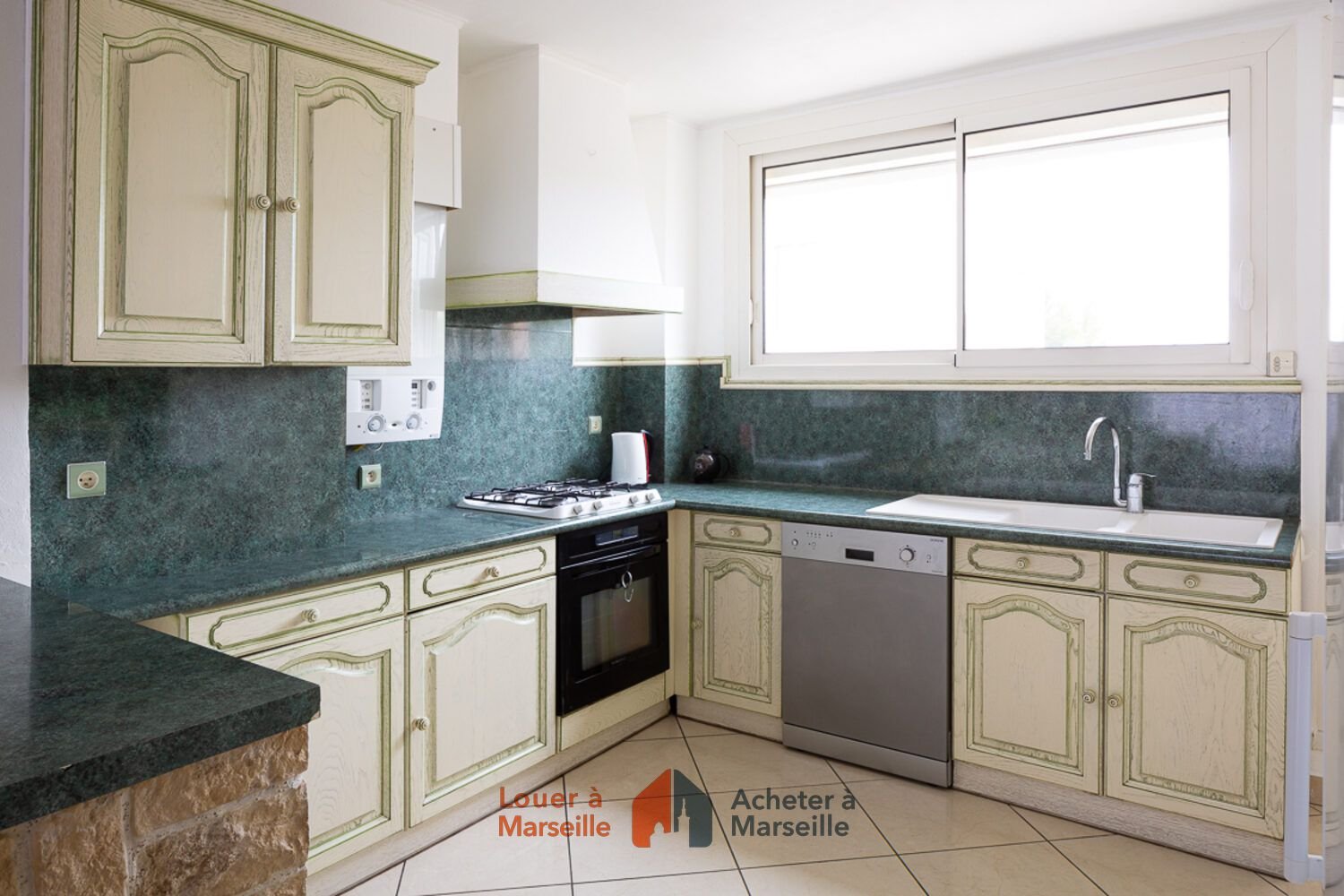 Appartement à louer, 69m², Marseille 8ème