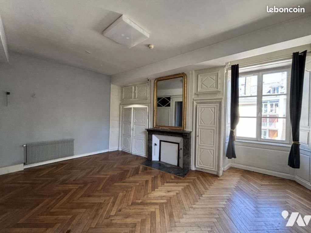 Maison à louer, 218m², Laval