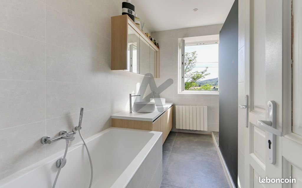 Maison à vendre, 195m², Lissieu