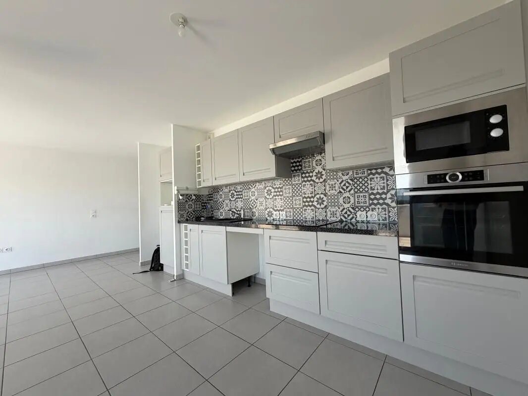 Appartement à louer, 82m², Marignane