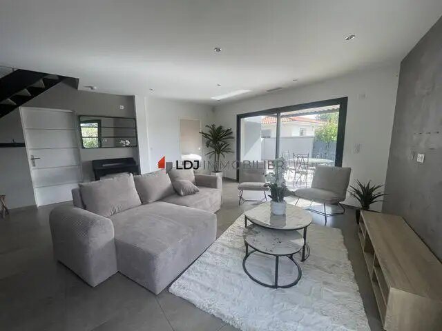 Maison à louer, 92m², Canohès
