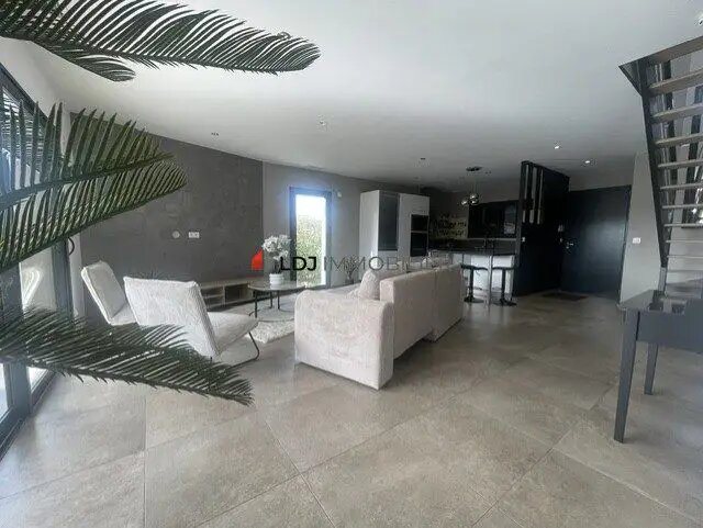 Maison à louer, 92m², Canohès