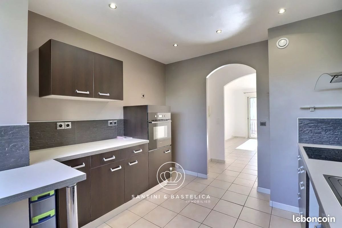 Appartement à louer, 69m², Ajaccio