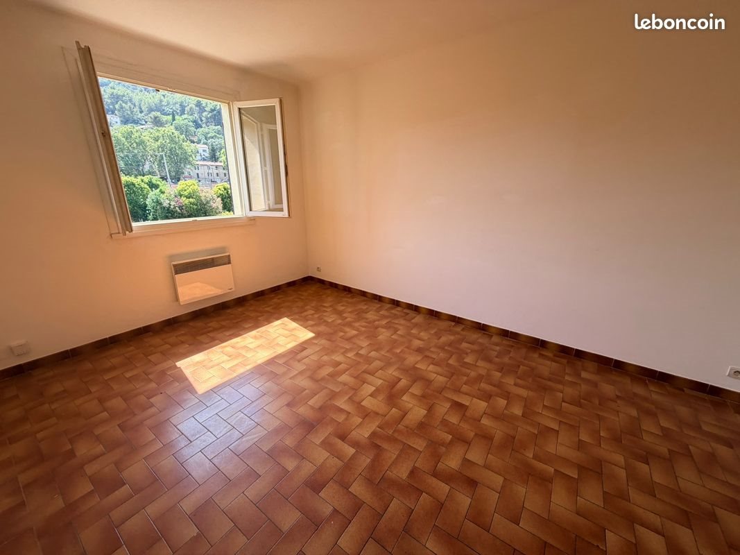 Appartement à louer, 71m², Solliès-Ville