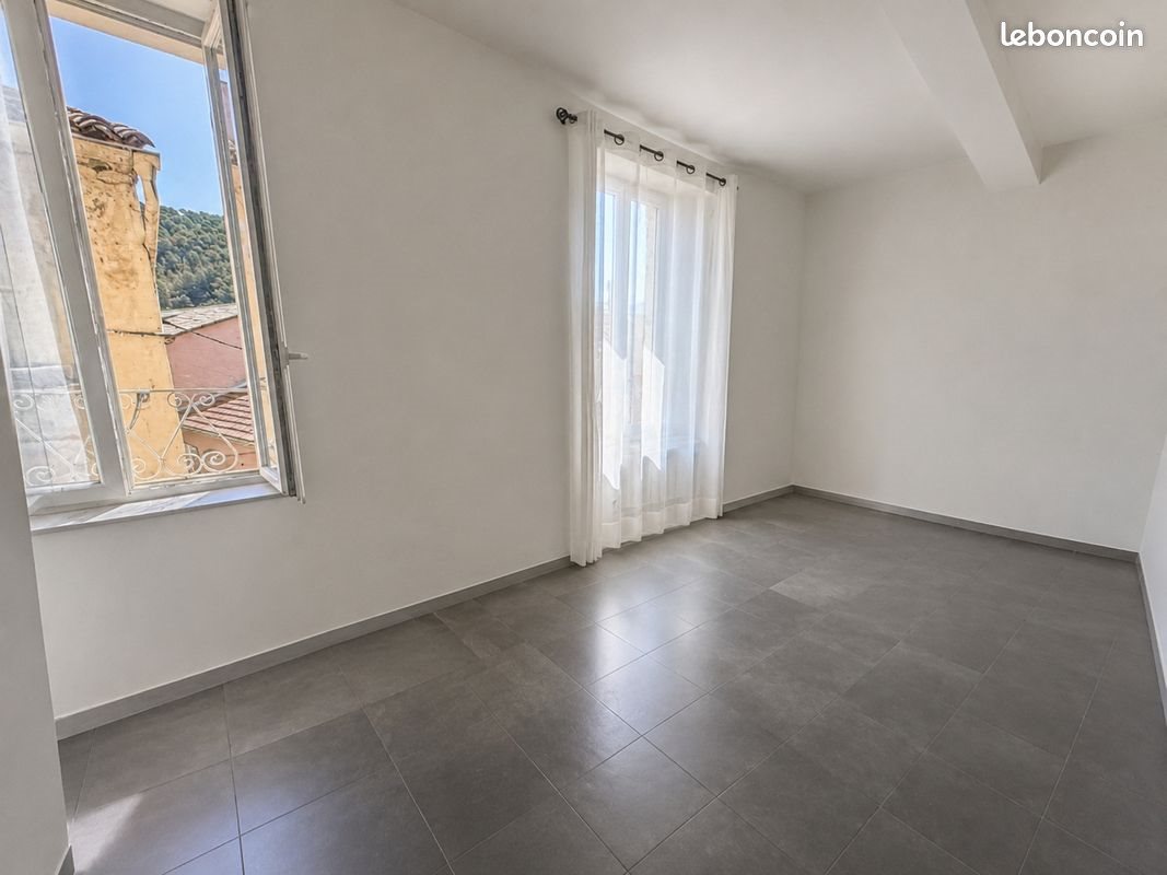 Appartement à louer, 29m², Solliès-Toucas