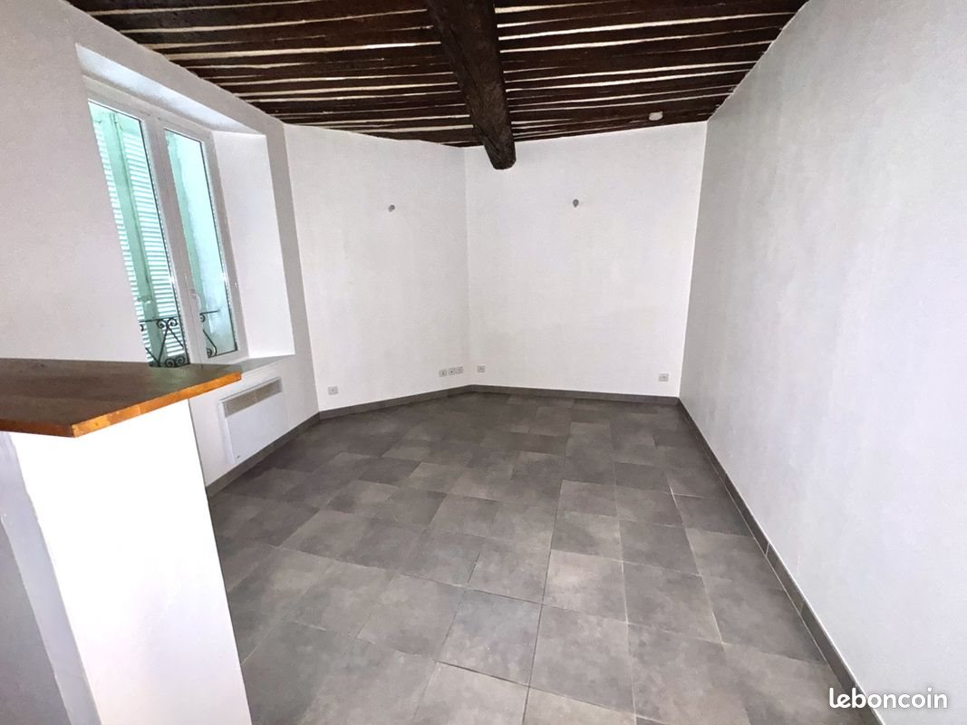 Appartement à louer, 29m², Solliès-Toucas