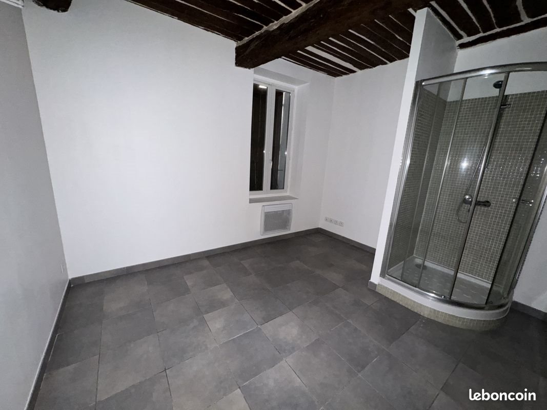Appartement à louer, 29m², Solliès-Toucas