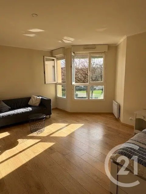 Appartement à louer, 27m², Cergy