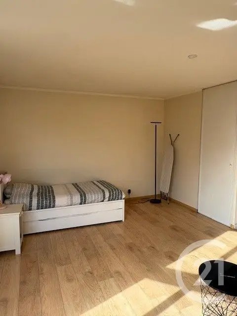 Appartement à louer, 27m², Cergy