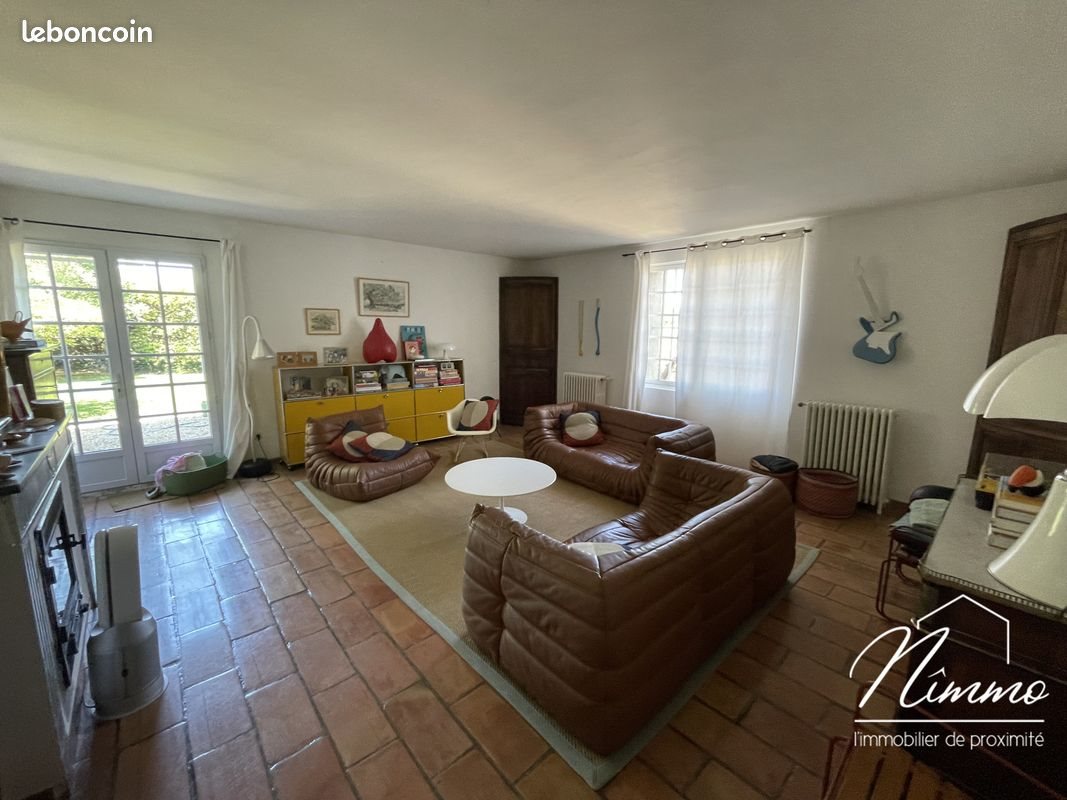 Appartement à louer, 244m², Nîmes