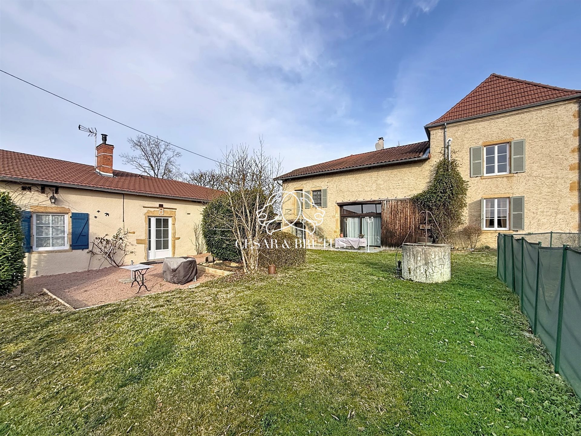 Maison à vendre, 400m², Pouilly-sous-Charlieu