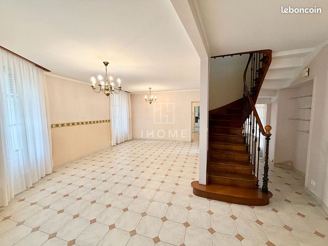 Maison à vendre, 200m², La Flèche