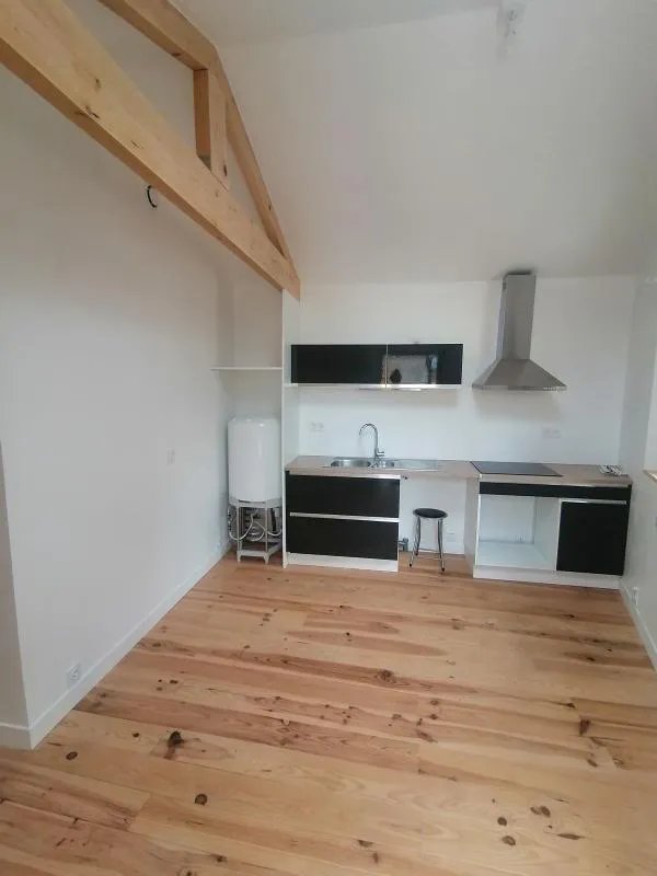 Maison à louer, 26m², Roches-Prémarie-Andillé