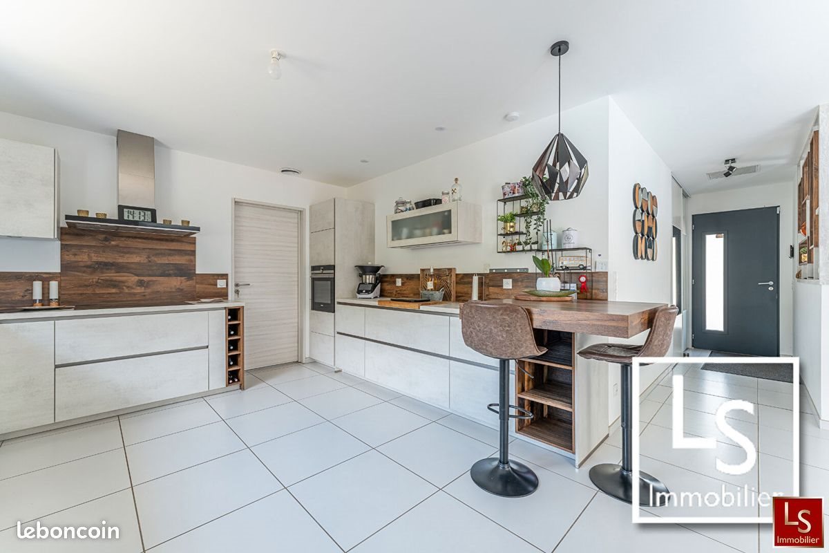 Maison à vendre, 121m², Mably