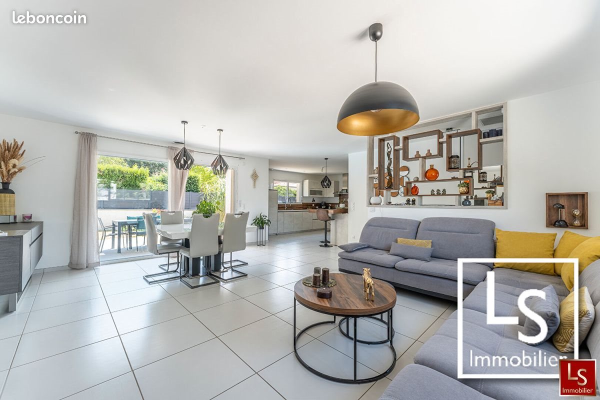 Maison à vendre, 121m², Mably