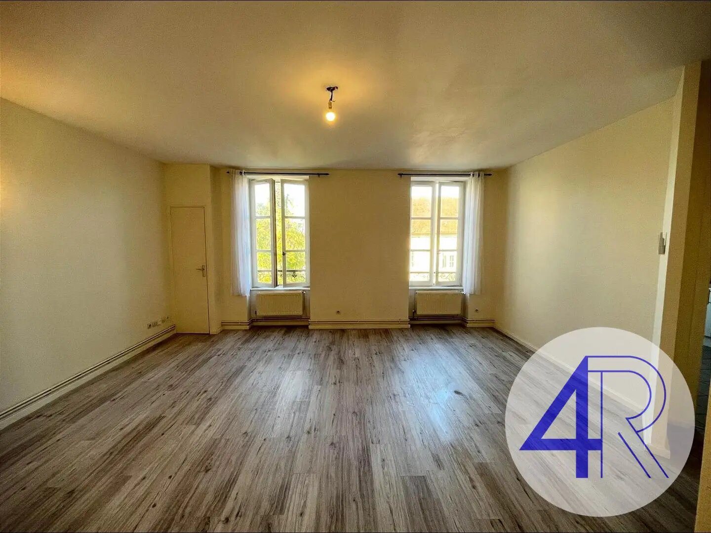 Appartement à louer, 77m², Belleville