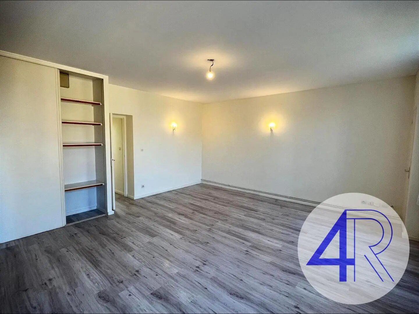 Appartement à louer, 77m², Belleville