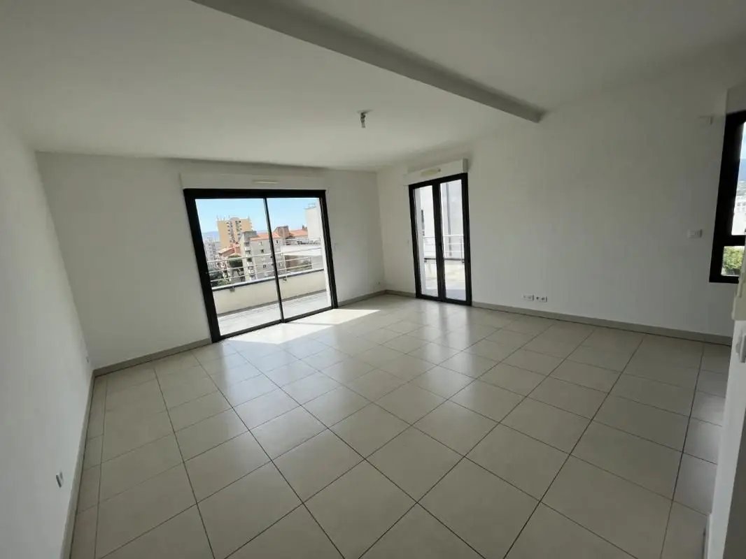 Appartement à louer, 75m², Ajaccio