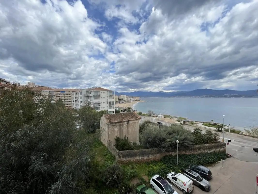 Appartement à louer, 53m², Ajaccio