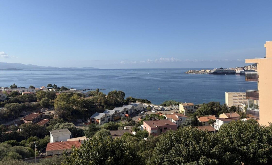 Appartement à louer, 65m², Ajaccio