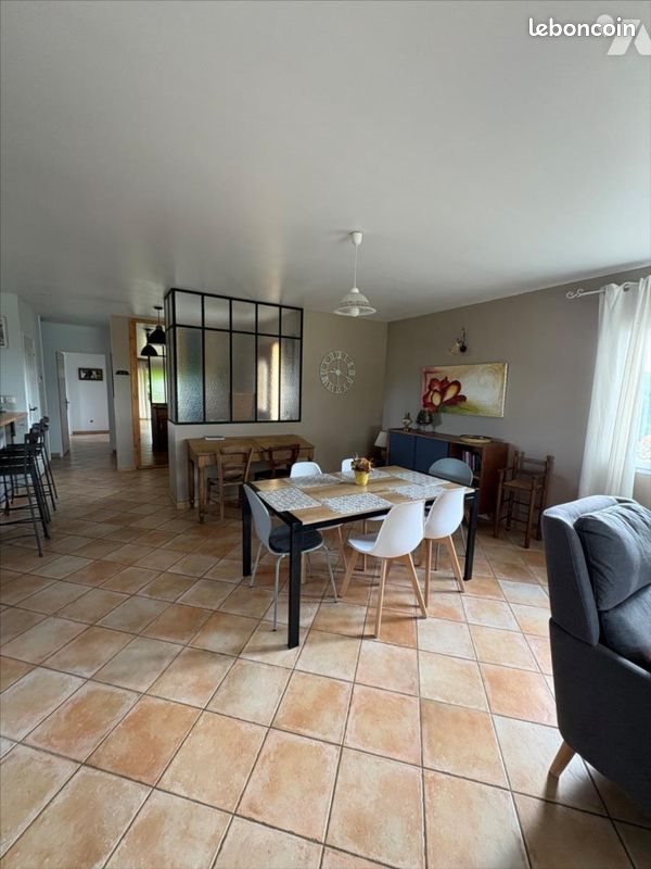 Maison à louer, 117m², Eclassan