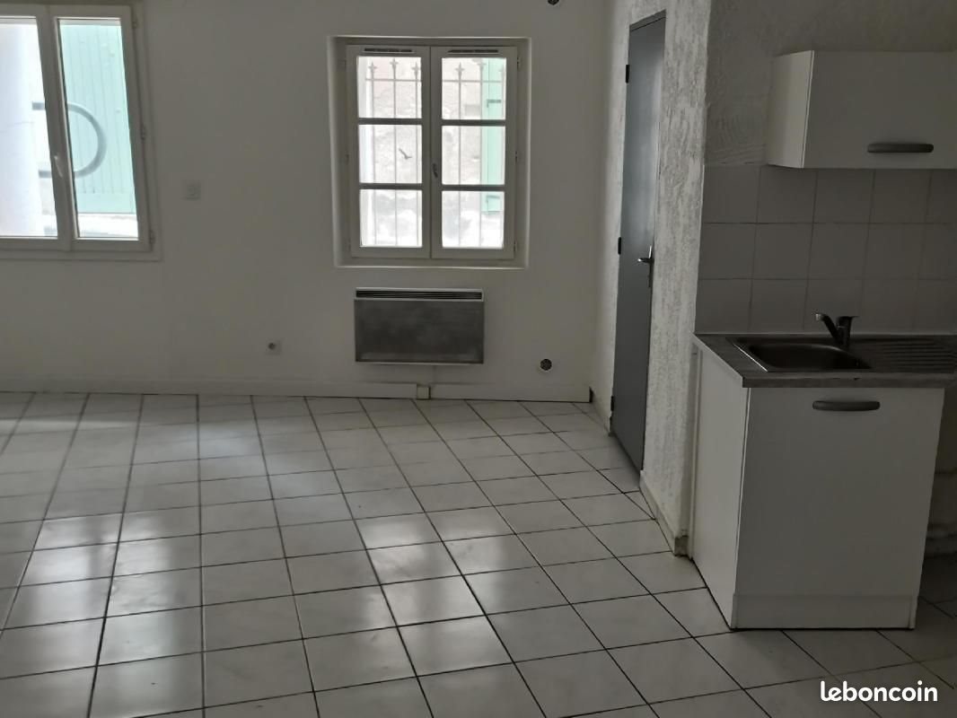 Appartement à louer, 28m², Eyguières