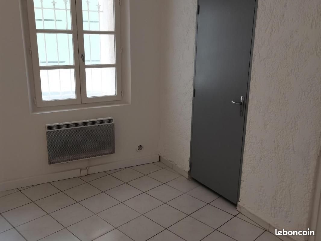 Appartement à louer, 28m², Eyguières