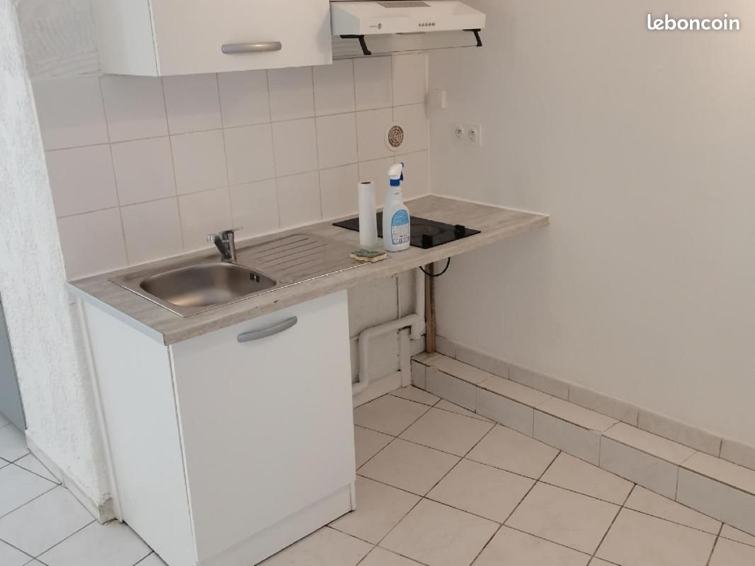 Appartement à louer, 28m², Eyguières