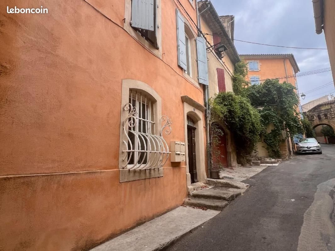 Appartement à louer, 34m², Eyguières