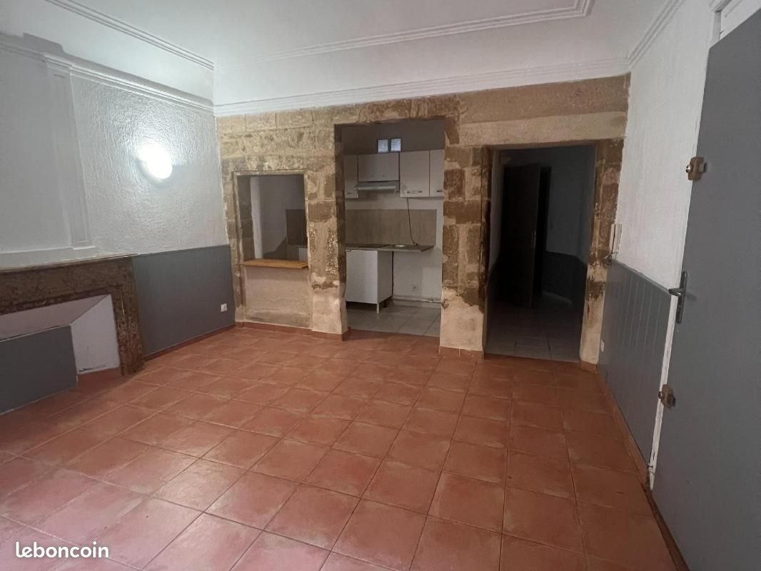 Appartement à louer, 34m², Eyguières