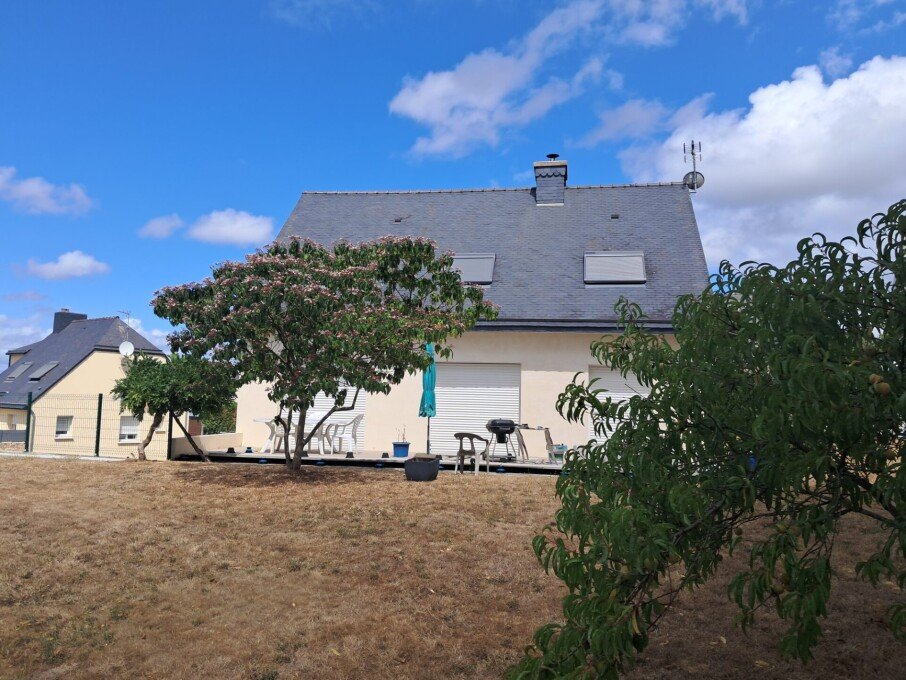 Maison à louer, 120m², Trévé