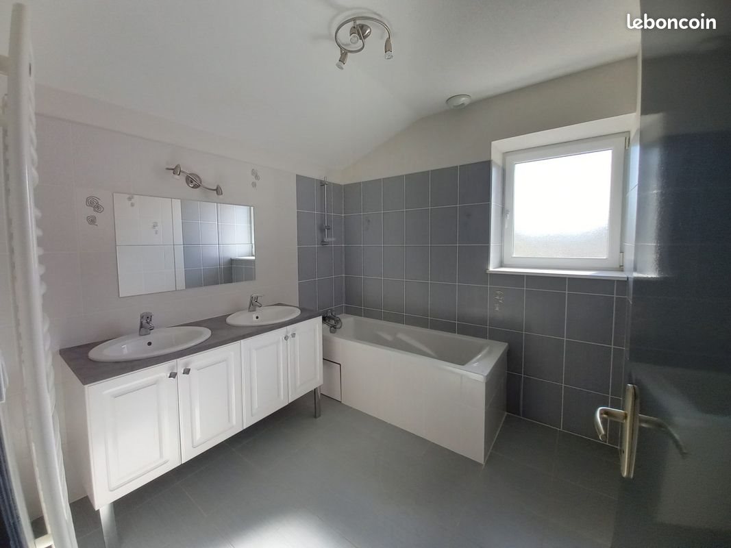 Maison à louer, 142m², Saint-Marcel-de-Félines