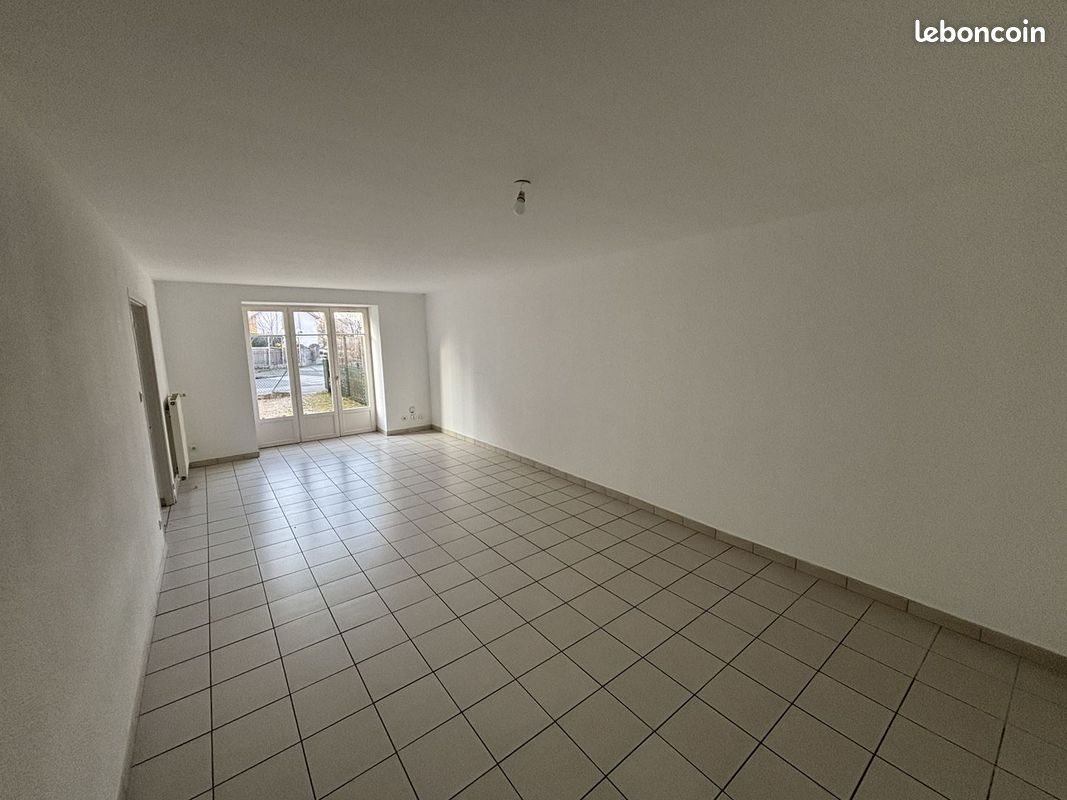 Appartement à louer, 117m², Etuz