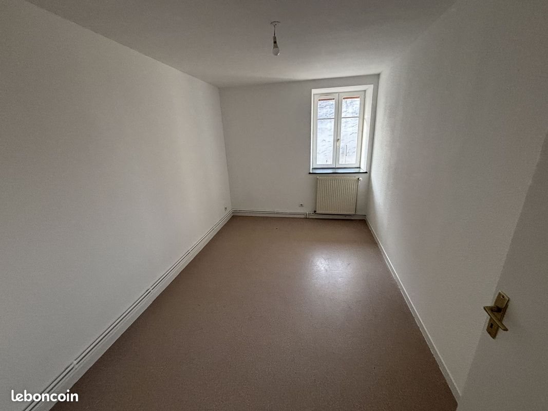 Appartement à louer, 117m², Etuz