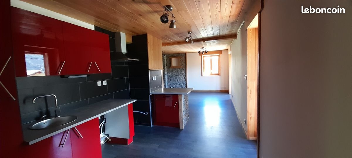 Appartement à louer, 54m², Saint-Martin-de-Queyrières