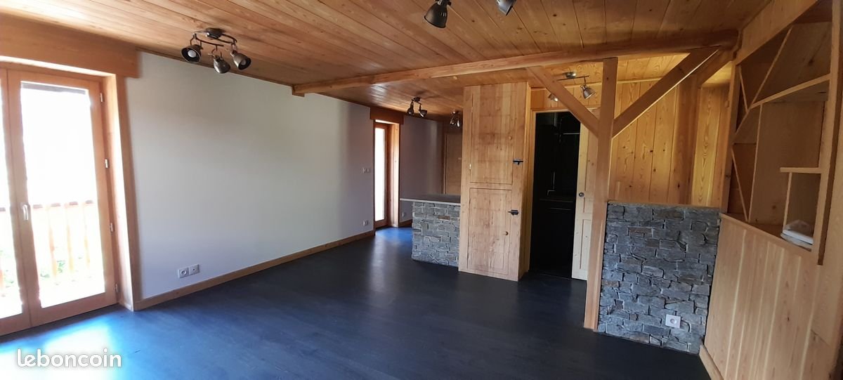 Appartement à louer, 54m², Saint-Martin-de-Queyrières