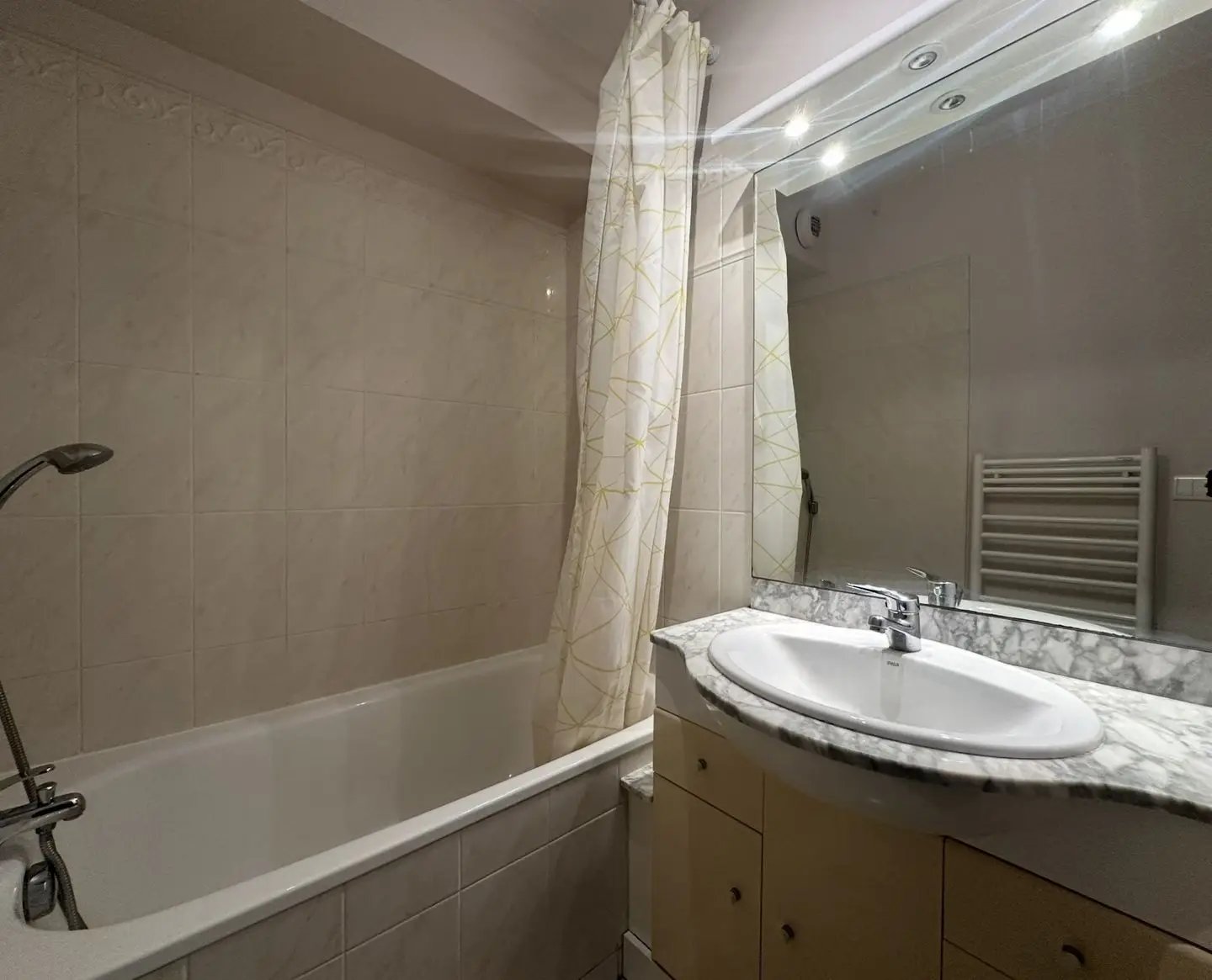 Appartement à louer, 23m², Courbevoie