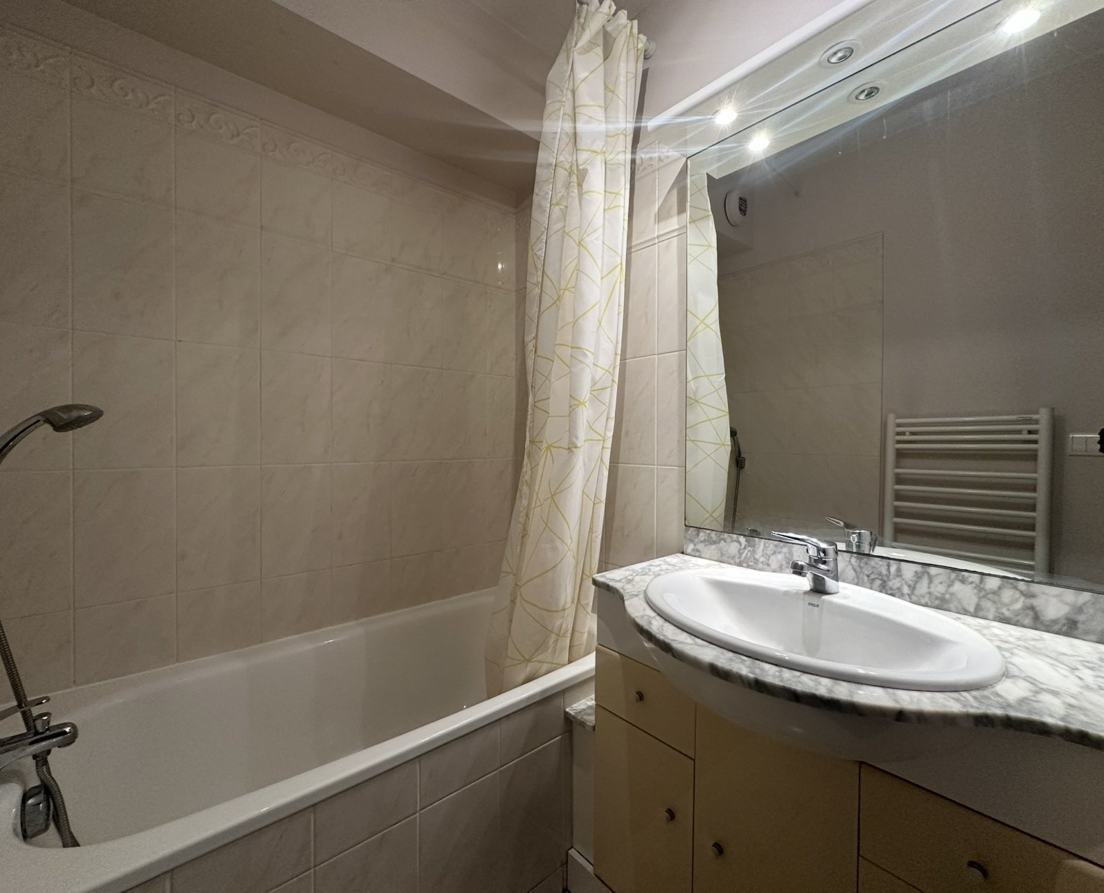 Appartement à louer, 1m², Courbevoie
