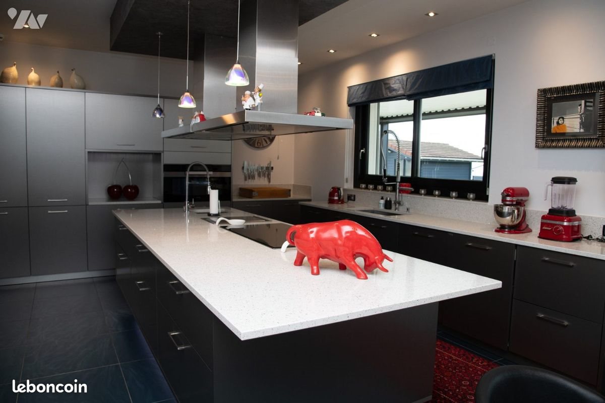 Maison à vendre, 680m², Vétraz-Monthoux