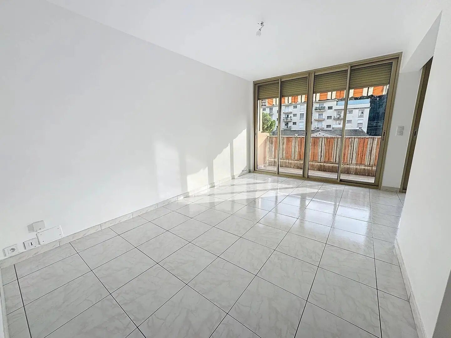 Appartement à louer, 69m², Antibes